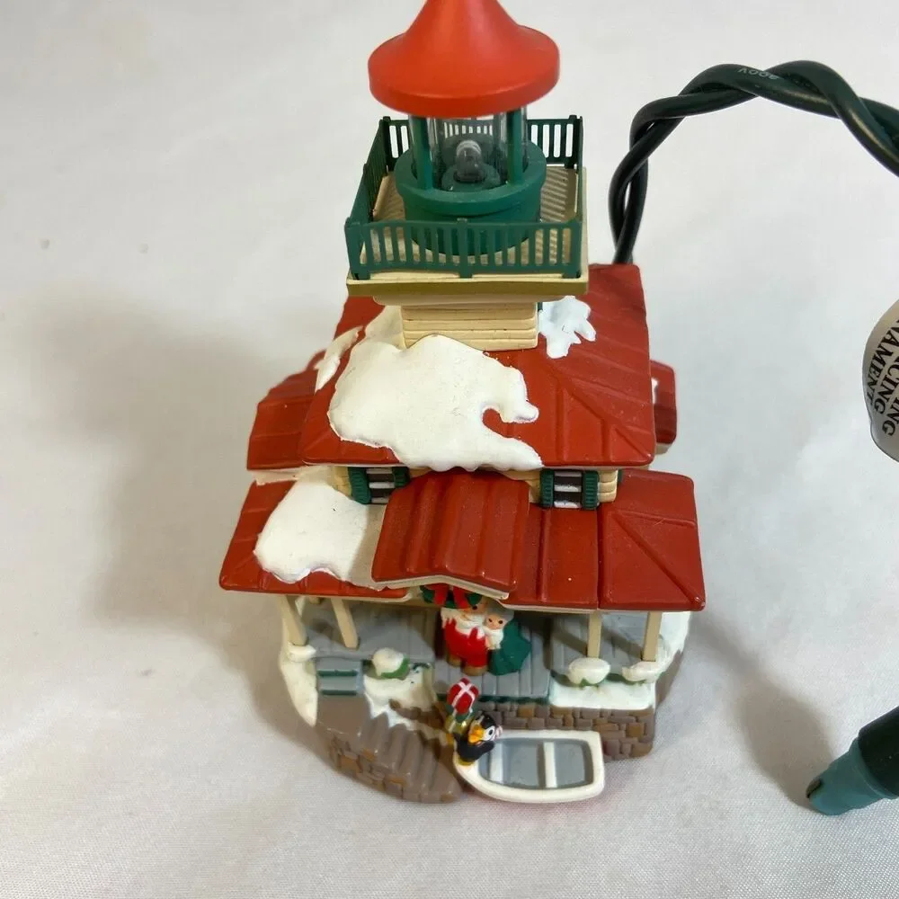#8288 HALLMARK 2002 LIGHT HOUSE LIGHTED CHRISTMAS ORNAMENT